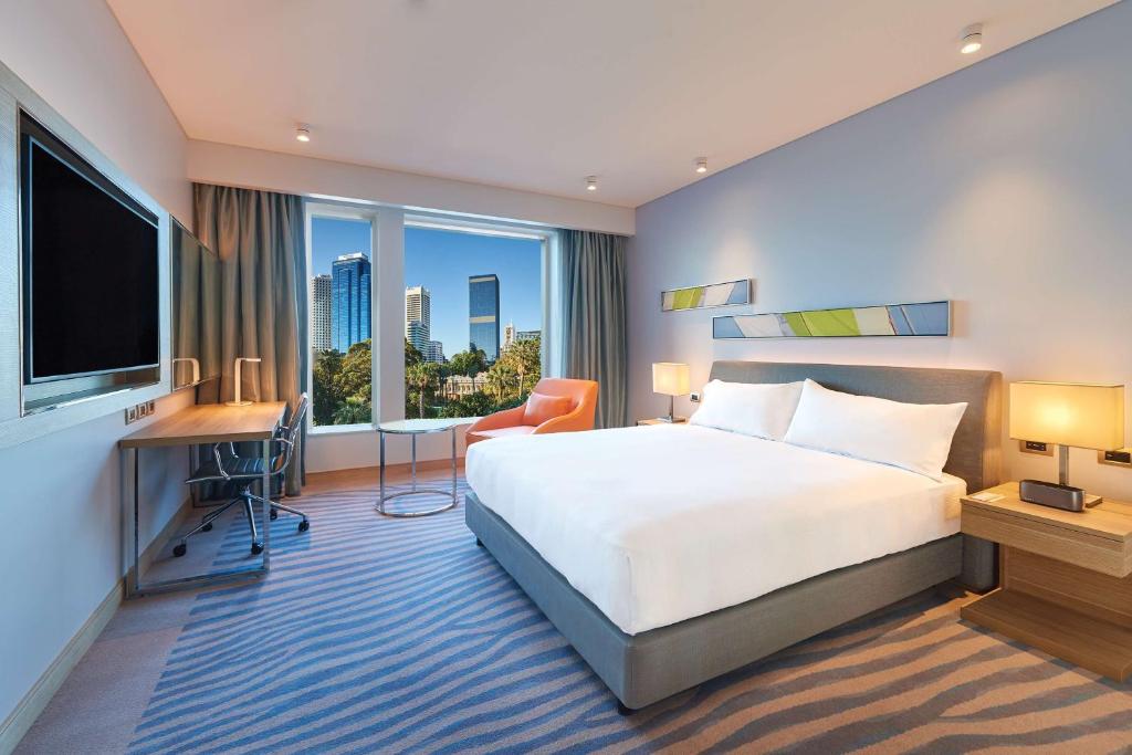 Double Tree by Hilton Perth Northbridge - King Room